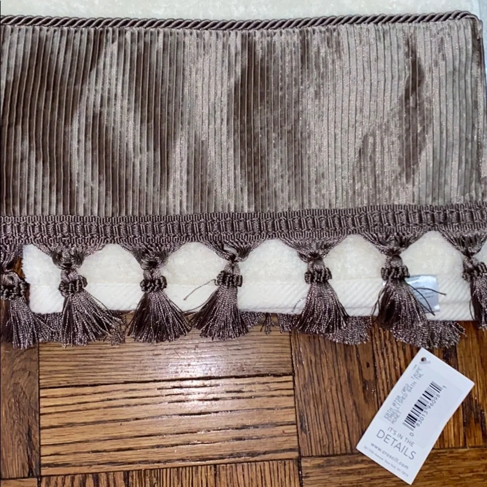 NWT croscill yellow & taupe bath towel